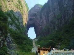 【张家界大峡谷-溪布街-土家风情园-天门山-玻璃栈道】三日游图3