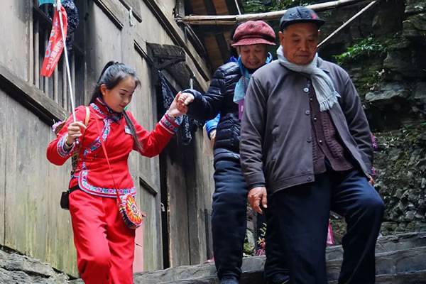 三峽人家旅游景區開展“微笑服務”活動