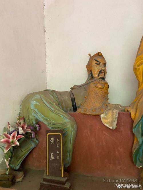 湖南5A级景区现魔性黄盖雕像2