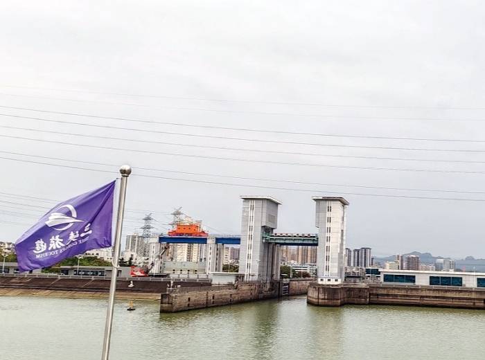 豪华游船两坝一峡半日游【船过葛洲坝船闸+西陵峡】图3