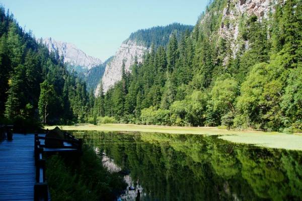 四川多景区开启铁路旅游专线模式
