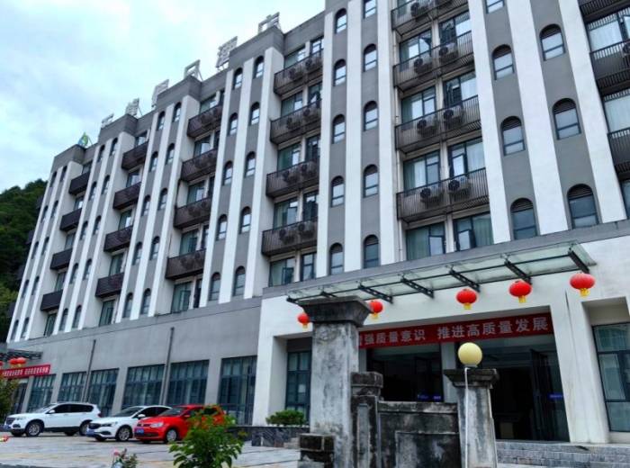 宜昌到五峰滑雪二日游 住五峰假日游酒店享受双滑刺激图4