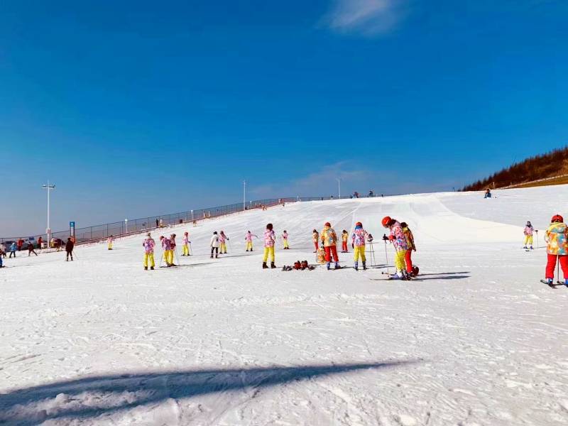 五峰国际滑雪场