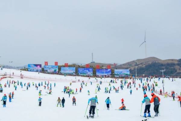 来百里荒赏雪、滑雪超详细攻略，请收藏好哦！！