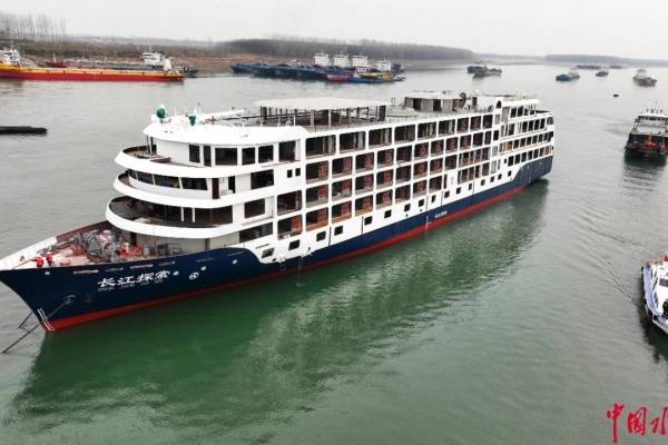 宜昌海事精心维护“长江探索”号豪华游轮安全下水