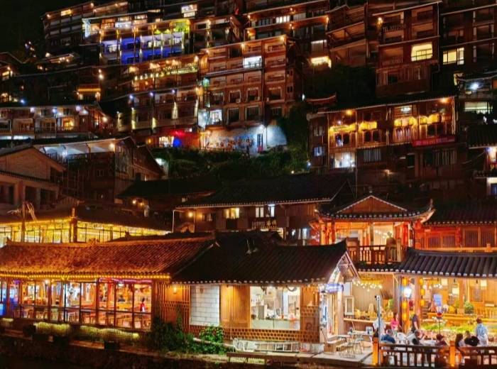 宜昌到贵州六日游【黔行追光 遇见多彩贵州红】（全陪班）图1