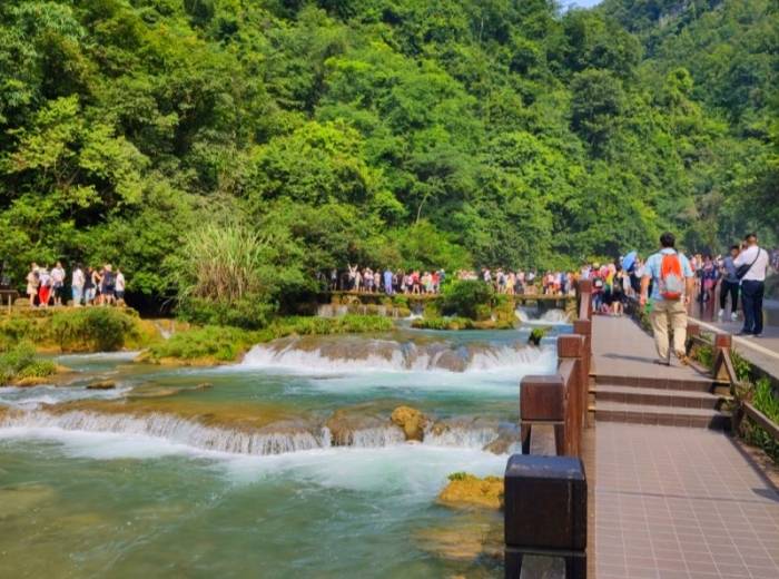 宜昌到贵州六日游【黔行追光 遇见多彩贵州红】（全陪班）图3