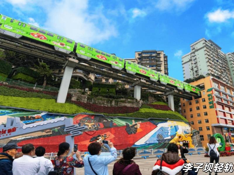 李子坝轻轨_副本