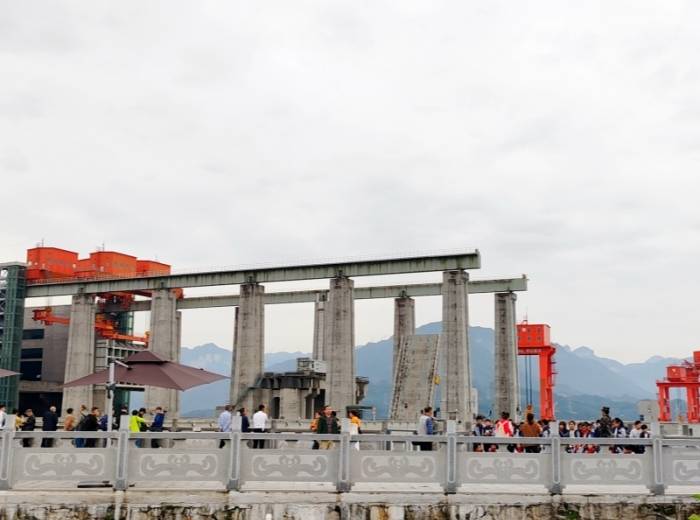 乘豪华游船过葛洲坝船闸览高峡出平湖【两坝一峡】一日游图2