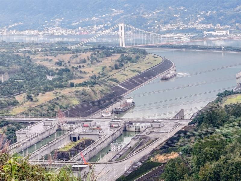 坛子岭鸟瞰三峡大坝全貌