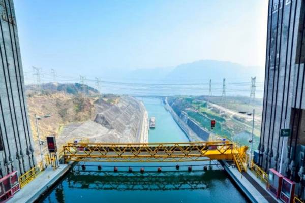 两坝一峡、两坝一峡全域游和两坝一峡臻享全域游这三条线路有何区别？