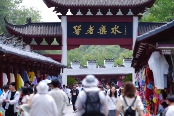 三峡大瀑布五一再创新高、火爆收官，已经期待和你的下一次相遇了！