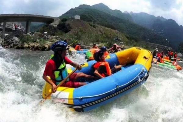 儿童和老人可以参加朝天吼漂流吗？有什么限制条件？