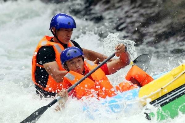 从宜昌市区怎么去朝天吼漂流景区？大概需要多久？