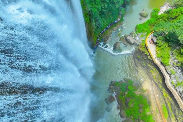 2025三峡大瀑布全新升级，飞拉达、悬崖观光电梯等你来体验！