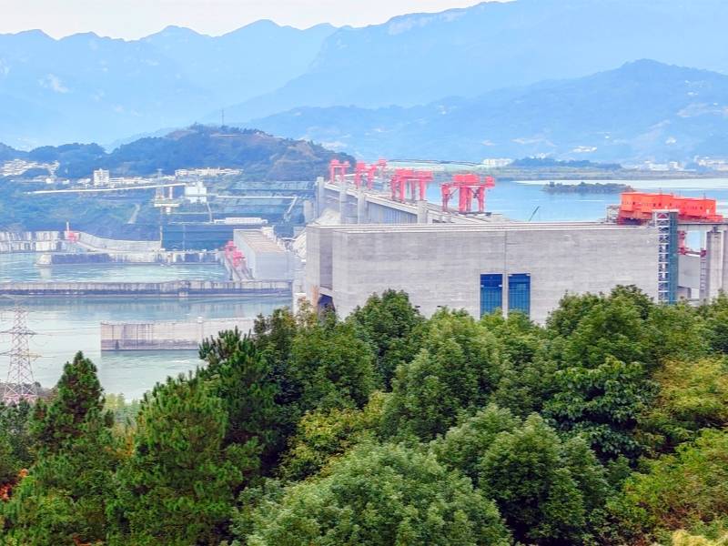 坛子岭鸟瞰三峡大坝全貌2