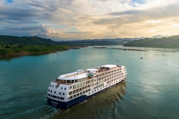 长江探索号首航惊艳登场，重新定义内河游轮体验