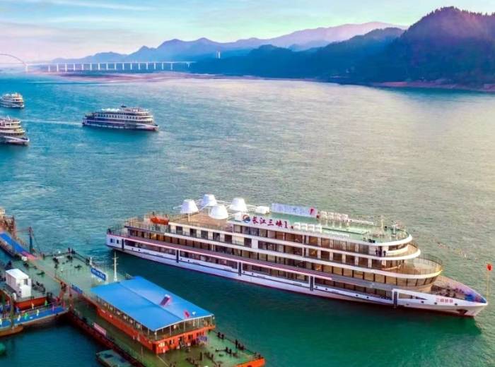 宜昌两坝一峡全域游+三峡大瀑布+金狮洞+情人泉二日游跟团游图2