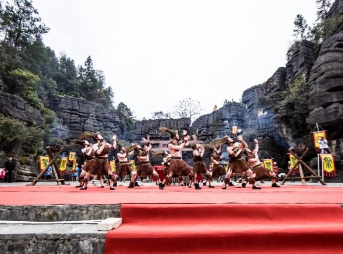 宜昌到恩施跟团土司城·女儿城·大清江·梭布垭三天两晚纯玩0购物团图3