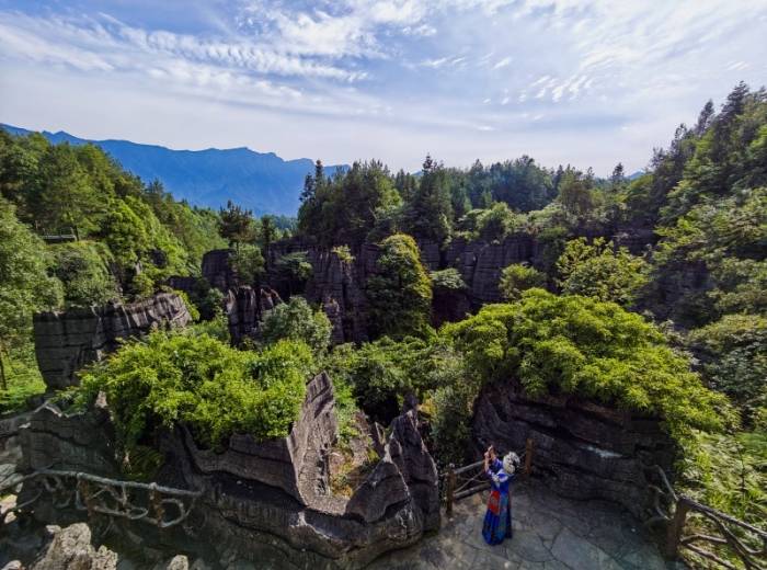 宜昌到恩施（土司城+恩施峡谷+地心谷+梭布垭）四天三晚纯玩0购物团图3