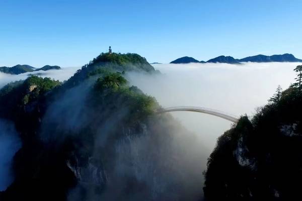 下雨适合去什么地方玩？神农架的阵雨是“免费空调”！淋一场省千元避暑费