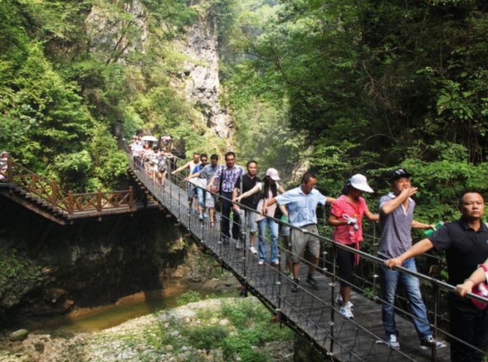【两坝一峡+三峡大瀑布全景二日游】鼎级行程安排，含三峡大坝换乘车，三峡大瀑布+金狮洞+情人泉套票图2