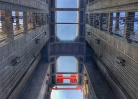 两坝一峡臻享全域游新鲜出炉，688元豪华体验。二三楼卡座免费坐，享受接站服务