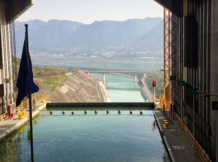 两坝一峡+三峡人家+三峡大坝+三峡升船机那个更好玩？成年人不做选择，都去图2