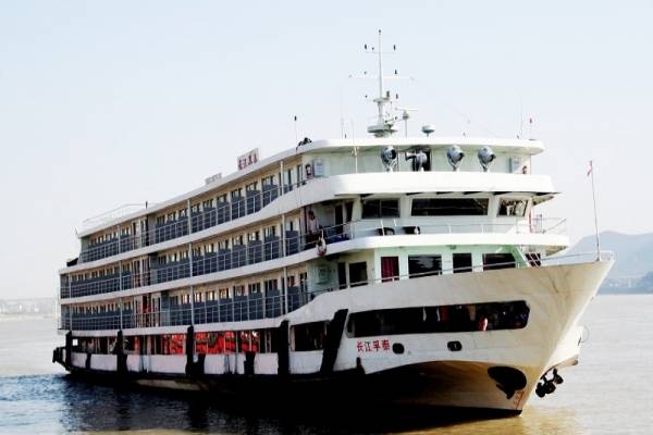 宜昌到重庆三天两晚的游船多少钱?三峡游船在哪里预订?