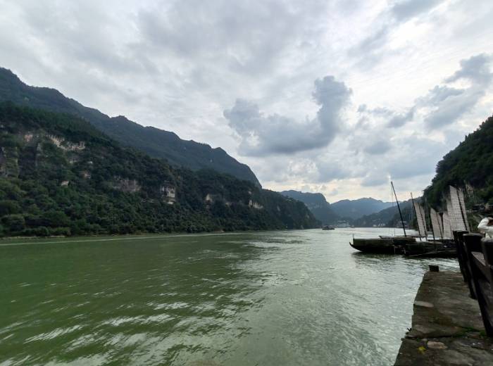 宜昌三峡大瀑布 金狮洞 情人泉 三峡人家船进船出全景二日游，亲子游首选图3